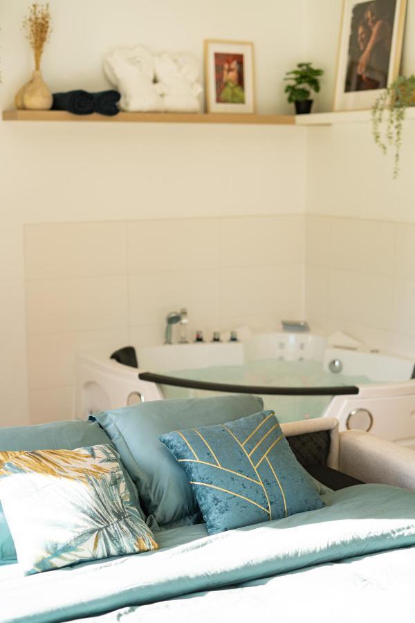 Capsule Nature & Photos - Jacuzzi - Netflix & Home Cinema - Ps5 & Jeu Thun-Saint-Martin Экстерьер фото