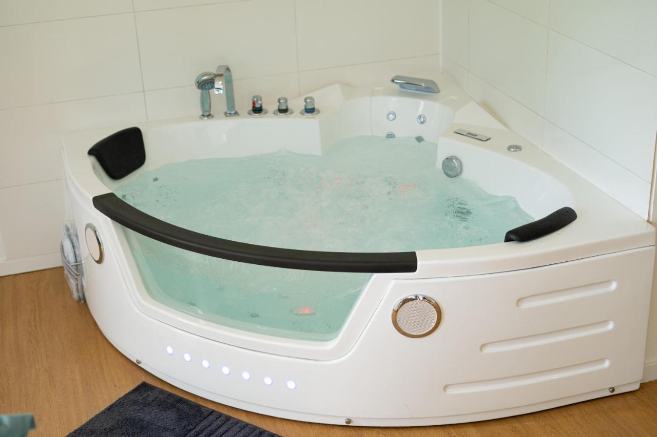 Capsule Nature & Photos - Jacuzzi - Netflix & Home Cinema - Ps5 & Jeu Thun-Saint-Martin Экстерьер фото